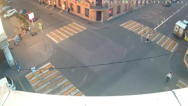 स्टोलियार्नी लेन और ग्राज़्दान्स्काया स्ट्रीट का चौराहा लाइव वेबकैम प्रसारण