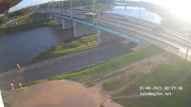 ヤロスラヴリ、コトロスル川にかかる橋 ウェブカメラのライブストリーム