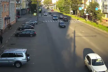 Cruzamento das ruas Bolshaya Oktyabrskaya e Pobeda