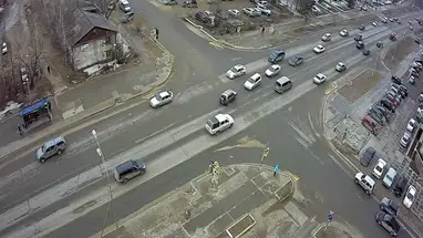 Kruispunt van de straten Musa Jalil en 60 Let Oktyabrya, Nizjnevartovsk online-webcam
