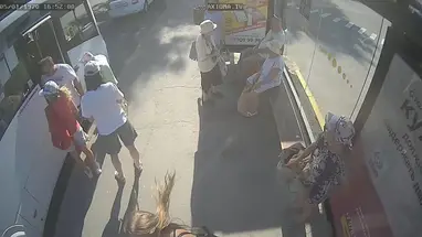 Parada de autobús "Estación de autobuses", Evpatoria cámara web en vivo