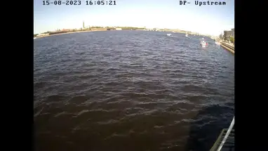 Lungofiume del palazzo e fiume Neva, San Pietroburgo webcam dal vivo
