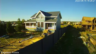 Bouw van een huis in het dorp Pegelevo, weergave 1 online-webcam