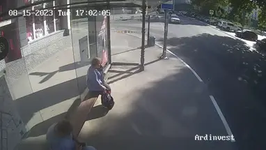 シンフェロポリのバス停「レーニン広場」 ウェブカメラのライブストリーム