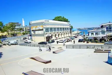 러시아 함대 300주년 기념 광장, 카피탄스카야 거리, 세바스토폴