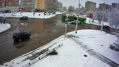 Intersection of Gagarin and Maxim Gorky streets, Borisov Live Cam