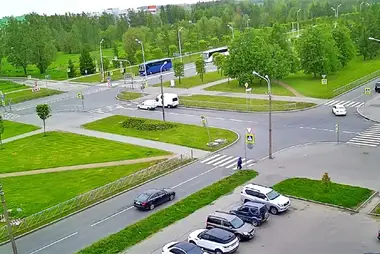 Webcam at the intersection of General Khazov Street and Petersburg Highway, Pushkin city