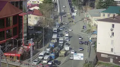 Crossroads of Gagarin and Gruzovoy Dvor streets, Sochi Live Cam