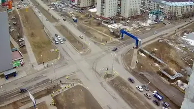 Intersección de las calles Internacional y Neftyanikov, Nizhnevartovsk cámara web en vivo