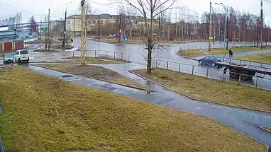 Crossroads of Klyuchevaya and Sudostroitelnaya streets Live Cam