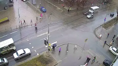 レーニン通りとジェルジンスキー通りの交差点 ウェブカメラのライブストリーム