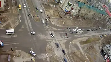 लेनिन और नेफ्तानिकोव सड़कों का चौराहा, निज़नेवार्टोव्स्क लाइव वेबकैम प्रसारण