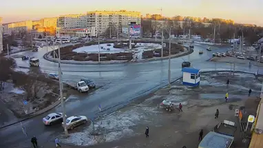 Crossroads of Lenin street and Boulevard Builders, Kemerovo Live Cam