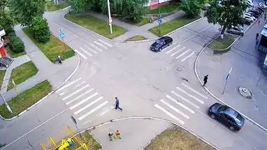 Encrucijada de la calle Leningrado y los guerreros internacionalistas. cámara web en vivo