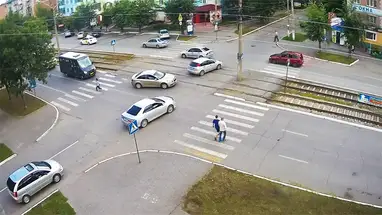 Encruzilhada das ruas Leningrado e Vasiliev, Biysk webcam ao vivo