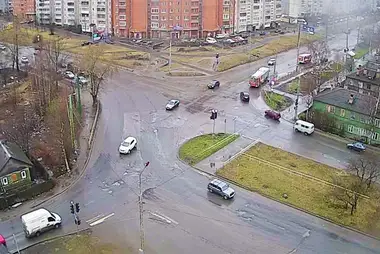 Cruce de las calles Lyzhnaya y Rovio