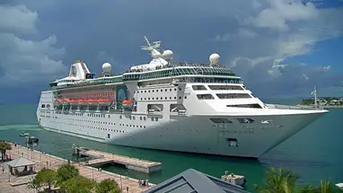 키웨스트 말로리 스퀘어(Mallory Square)의 일몰 축하 행사 웹캠 라이브 스트림