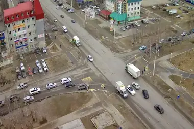 Webcam at the crossroads of Mir - Neftyanikov