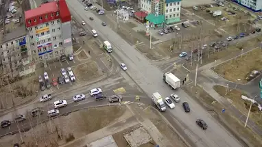 Kruispunt van de straten Mira en Neftyanikov, Nizjnevartovsk online-webcam