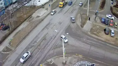 Kreuzung der Straßen Mira und Permskaya, Nischnewartowsk Online-Webcam