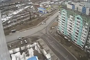 Webcam at the crossroads of Neftyanikov - North