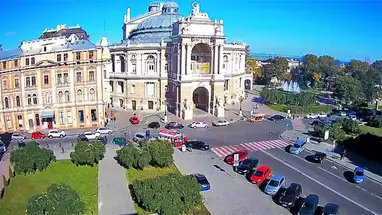 ओडेसा में ओपेरा हाउस का दृश्य लाइव वेबकैम प्रसारण