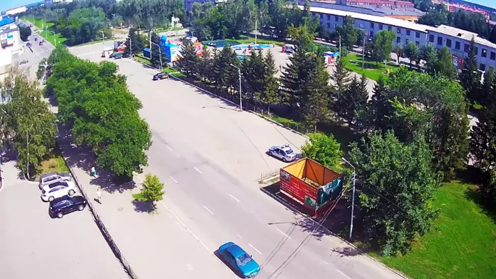 Камеры бийск. Петровский бульвар Бийск. Бизнес центр Оскар Бийск. Петровский бульвар Бийск веб камера.