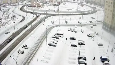 サンクトペテルブルク、ロストフスカヤ通りとポロツカヤ通りの交差点 ウェブカメラのライブストリーム