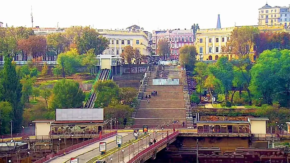 Камера приморский. Одесса Приморский бульвар. Веб камера Одесса. Одесса Потемкинская лестница камера видеонаблюдения. Одесса прямая трансляция.