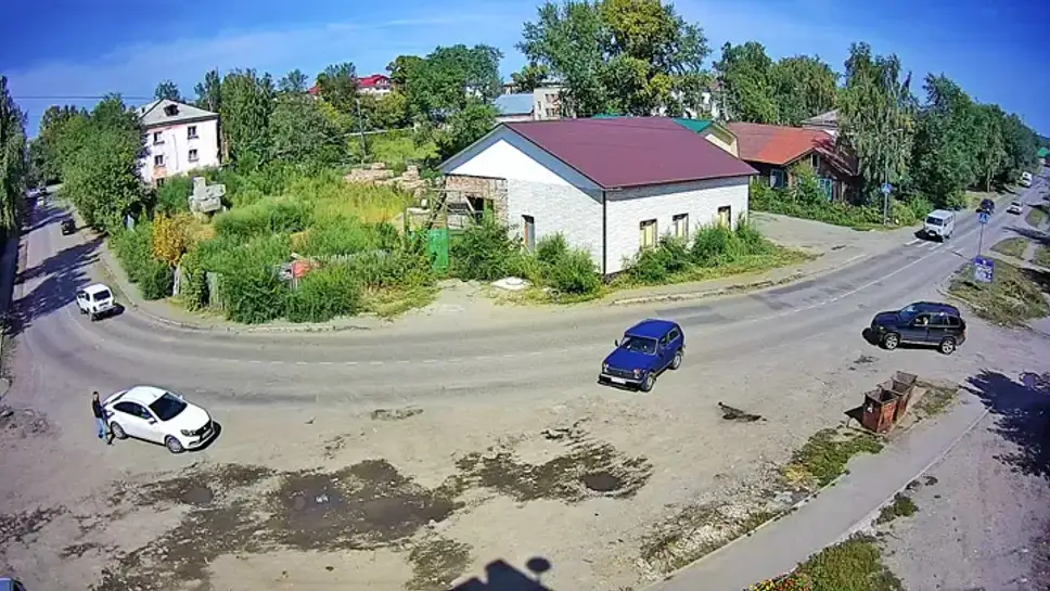 Веб камера сотрудник. Улица Репина Бийск. Репина 6 Бийск. Сотрудник Бийск веб. Камеры Бийск.