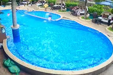 Webcam by the «Story Beach Club» swimming pool in Nha Trang