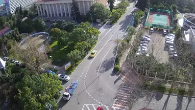 Kreuzung von Ordschonikidse und Theater, Sotschi Online-Webcam