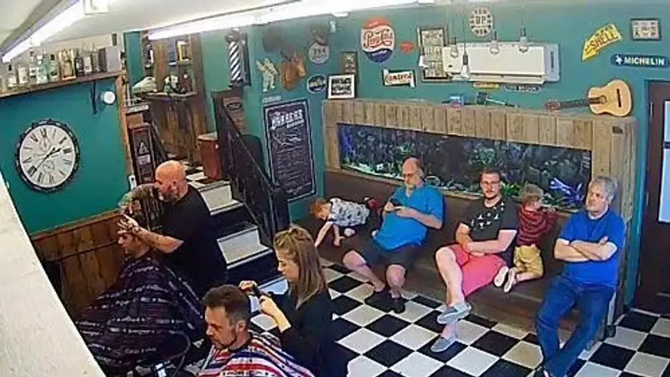 Live cam The Barber Shop, Buckingham