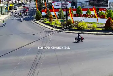 Перекрёсток у больницы RSUD, вид на сад, Воносари