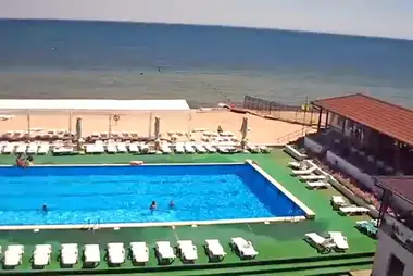 Webcam by the pool of the «Golden Shore» sanatorium in Yevpatoriya