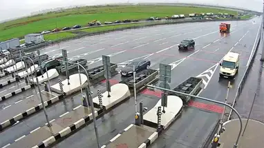 WHSD サンクトペテルブルク: 環状道路前のメインコース (北) ウェブカメラのライブストリーム